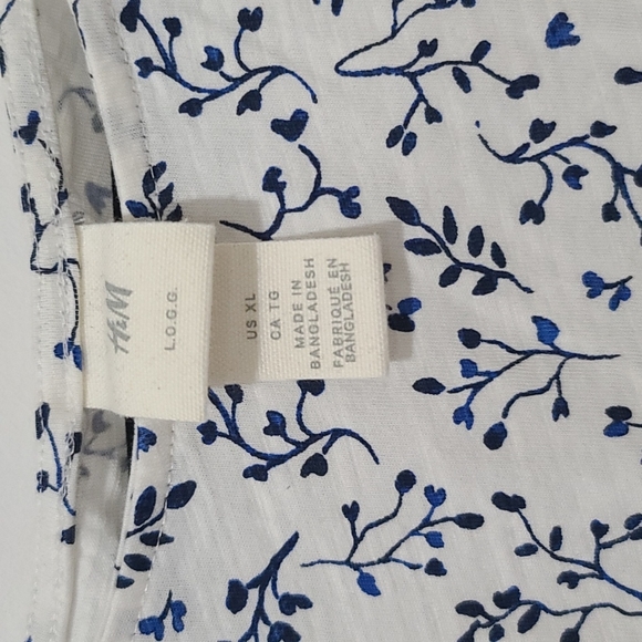 White dress with blue flowers - Picture 4 of 5